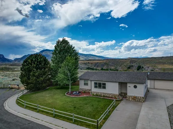 401 River View Dr, Cody, WY 82414