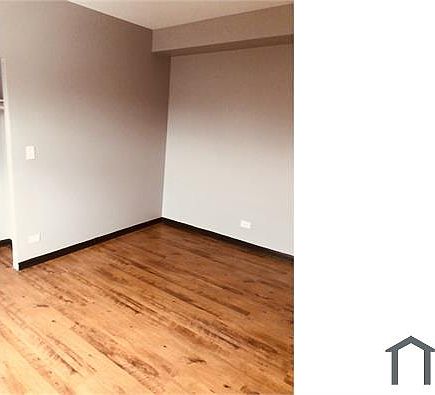 4th image of 7836 S Ellis Ave #202