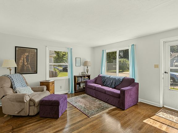 3rd image of 413 S Main St