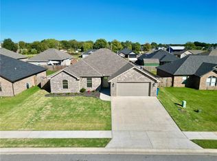 112 Pin Oak St, Gentry, AR 72734