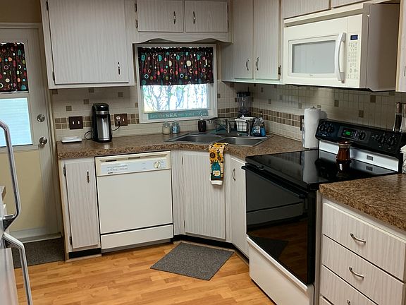 4th image of 8889 Castle Dr