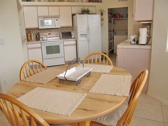 3rd image of 3595 Parkview Dr