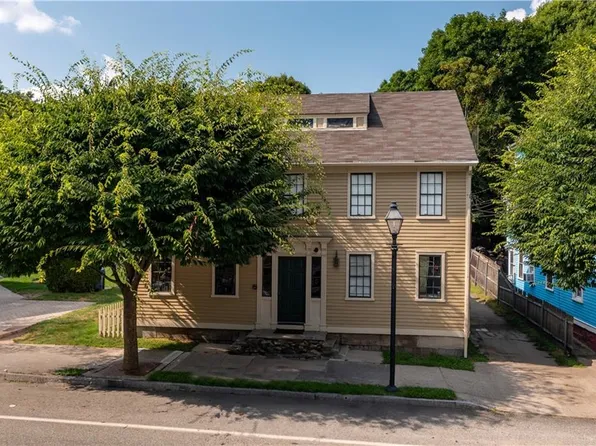 50 King St, East Greenwich, RI 02818