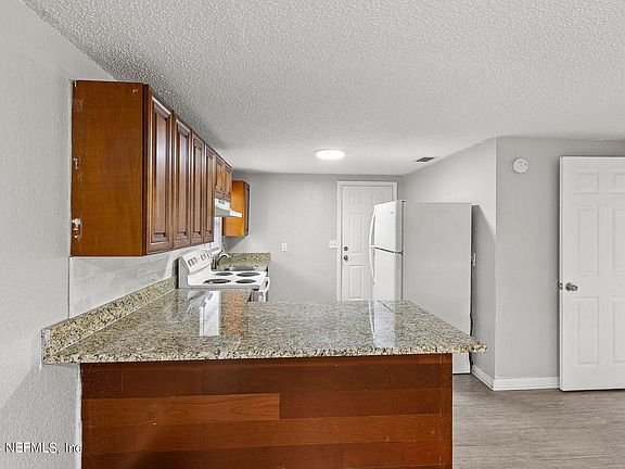 5th image of 7386 DOSTIE Drive E