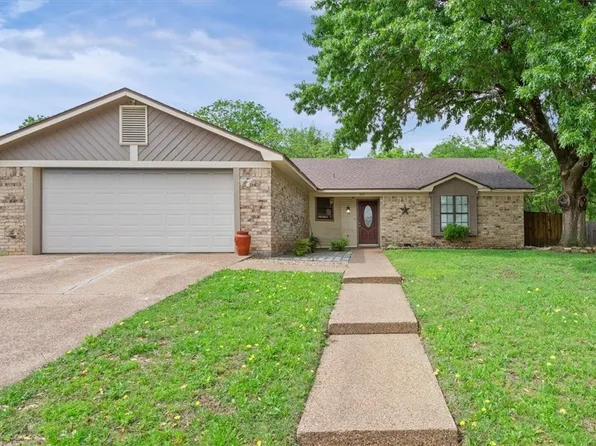 717 Seminole Trl, Hewitt, TX 76643