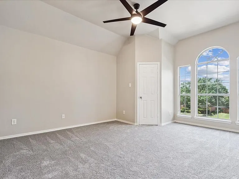 708 San Antonio Trl — Photo 35