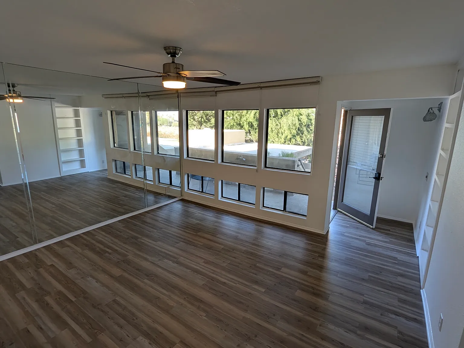 2 bed, 960 sqft, $2,100 — Photo 2