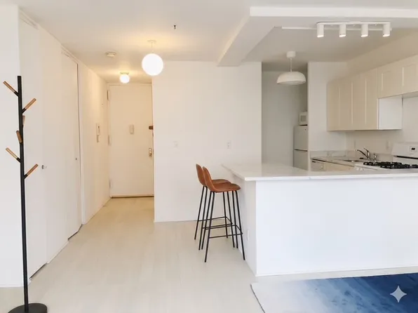 300 East 33rd Street image 1 of 4