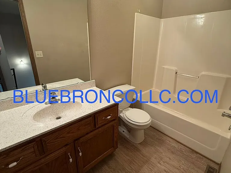 619 Willow Ln #B — Photo 9