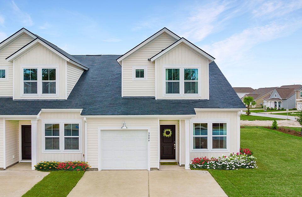 Townhomes Blakely Exterior Flowers 1200x628