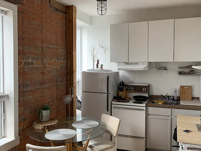 225 Gladstone Ave — Photo 159
