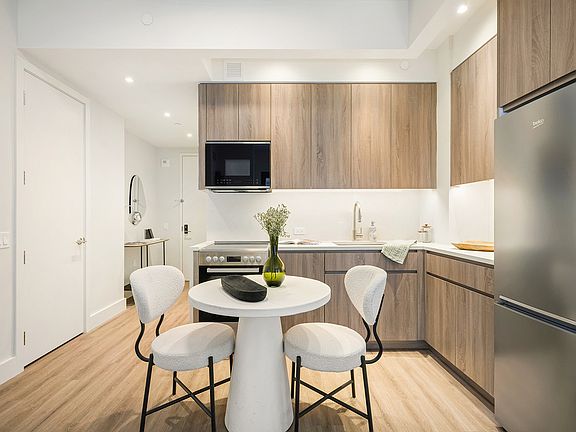 5th image of 19 Rockwell Pl #9D