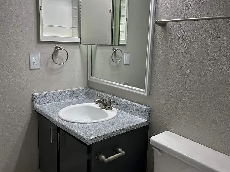 Fairway Square Apartments — Photo 35