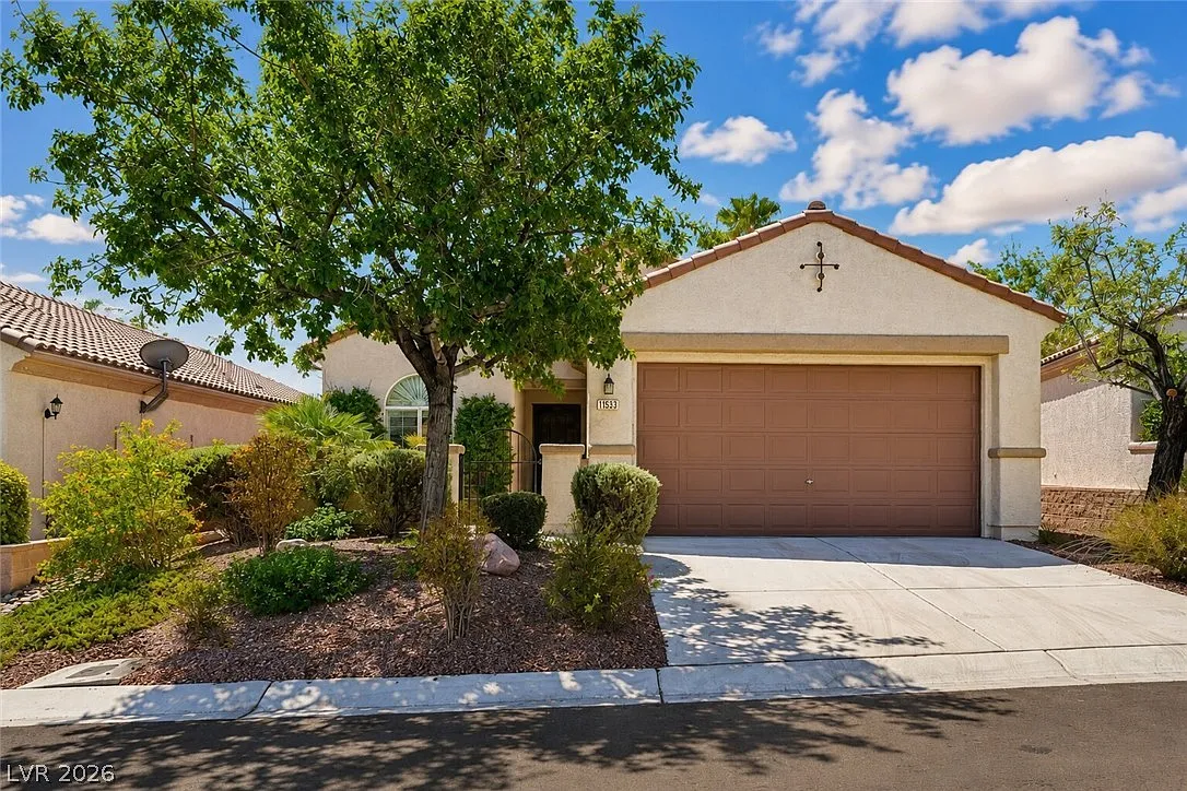 3 bed, 2.0 bath, 1904 sqft, $2,800 — Photo 1