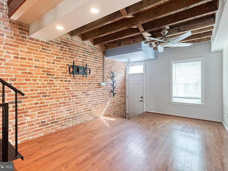 112 N Streeper St — Photo 3