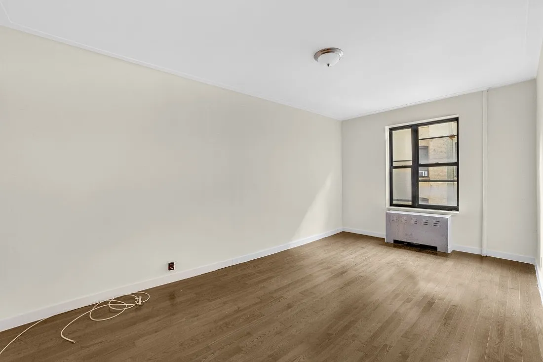Building Photo - 330 E 52nd St #64