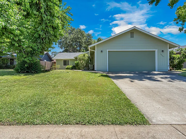 Large Front Yard, 2 Car Garage