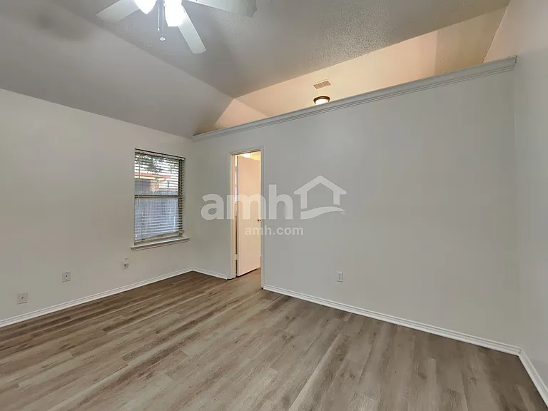 605 Arbor Ln — Photo 8