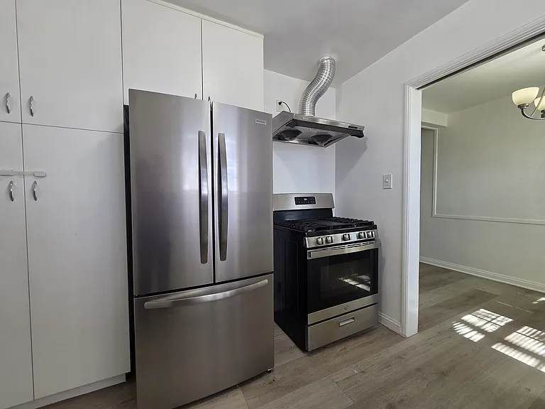 3705 S Victoria Ave — Photo 11