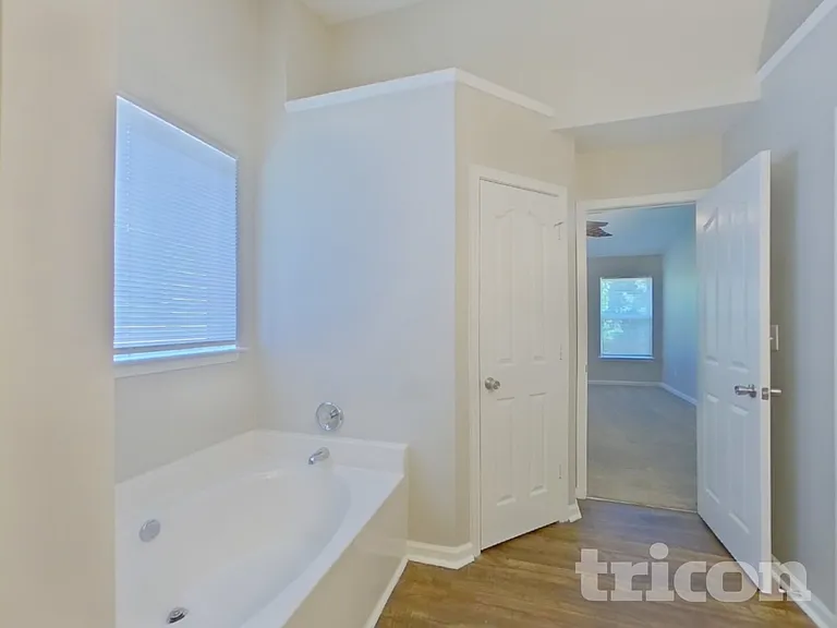 2721 Forest Grove Ct — Photo 11