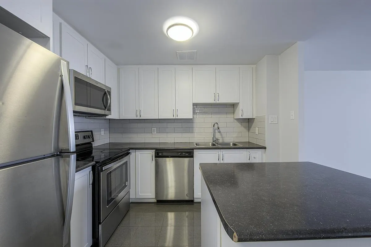75 Silver Springs Boulevard — Photo 1