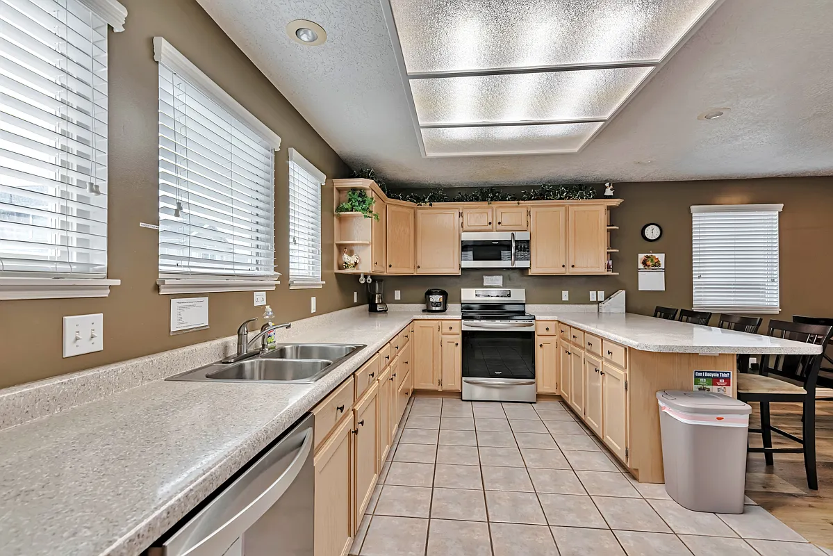 5 bed, 3.5 bath, 2855 sqft, $3,950 — Photo 3