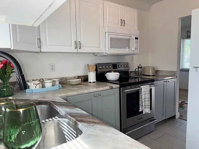 487 89th Ave N #2 — Photo 3