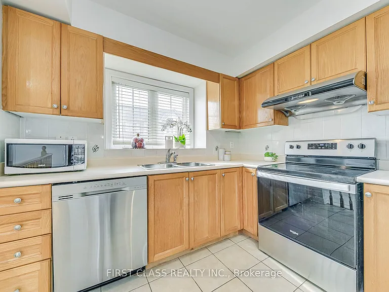 1128 Dundas St W #25 — Photo 11