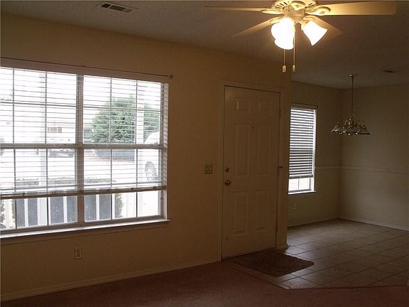 4th image of 2515 Parkcrest Dr