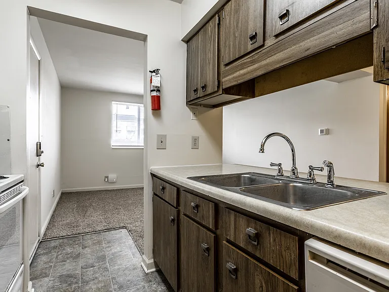 Bay Pointe Apartments — Photo 8
