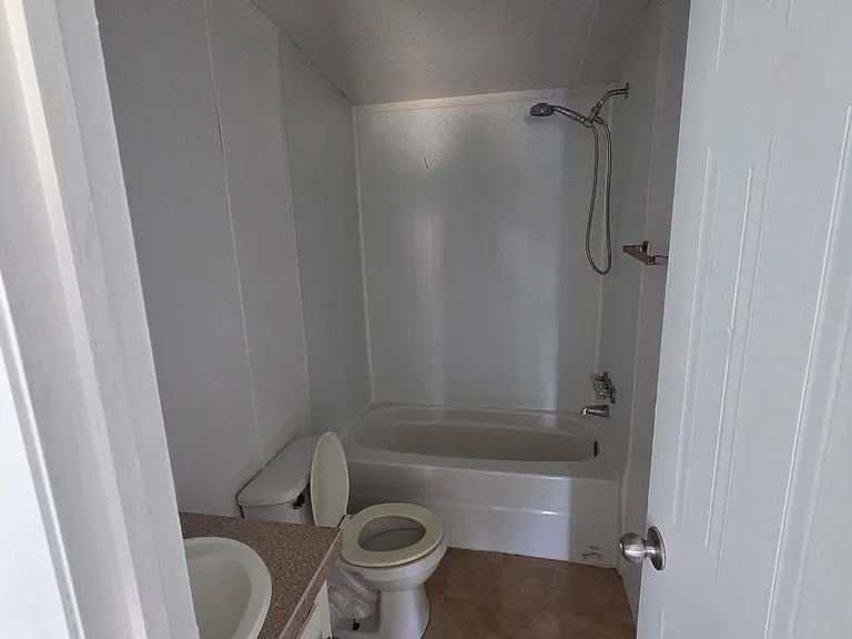 104 Shangri La St — Photo 5