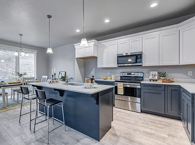 586 N Hill View Dr — Photo 3
