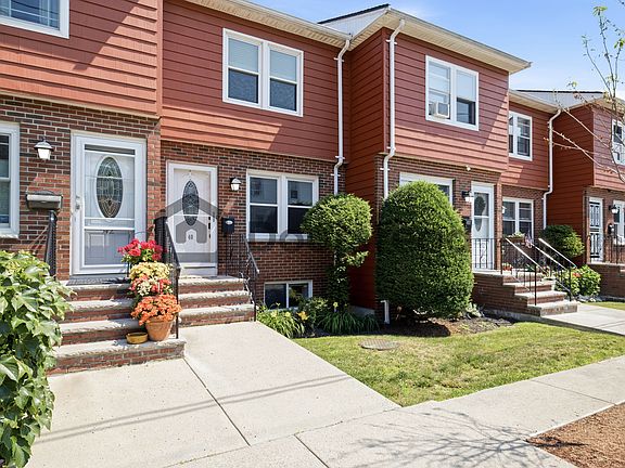 4th image of 40 Brook St