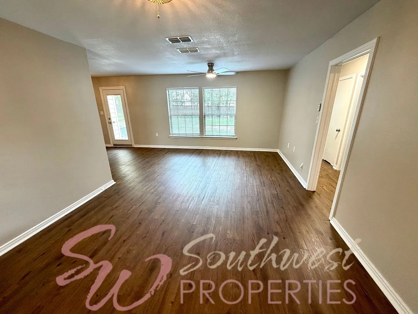 3 bed, 1.0 bath, 1253 sqft, $1,800 — Photo 3