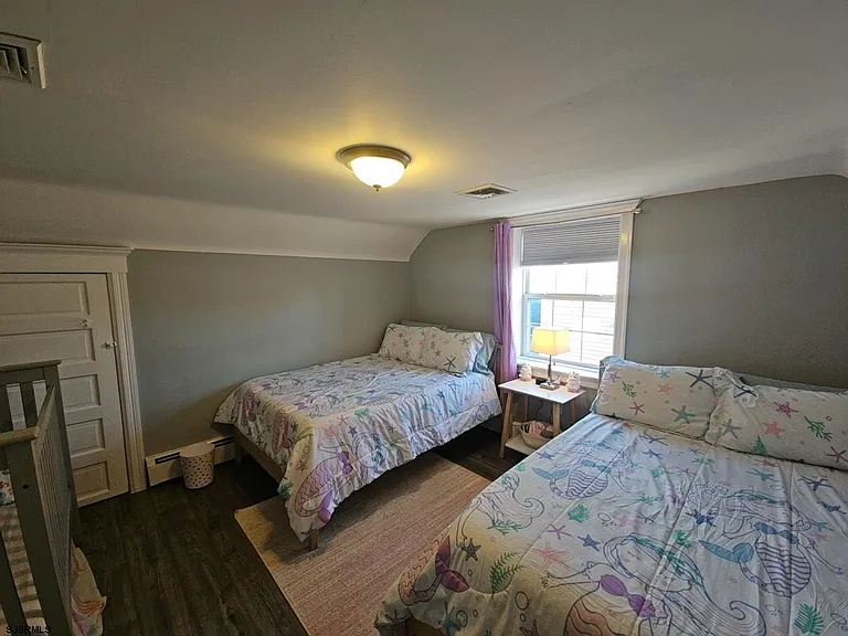 111 N Sacramento Ave — Photo 25