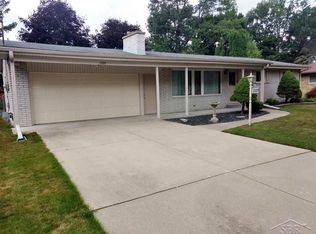 1329 Sheffield Dr, Saginaw, MI