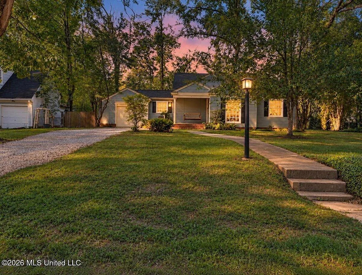 3 bed, 1.0 bath, 1280 sqft, $1,800 — Photo 2