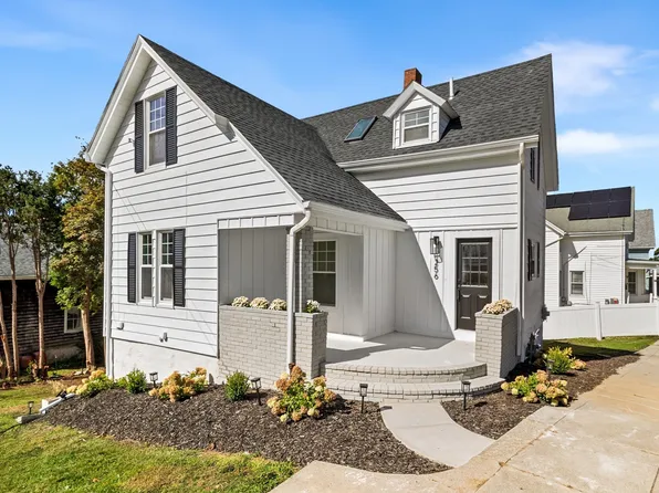 256 Weetamoe St, Fall River, MA 02720