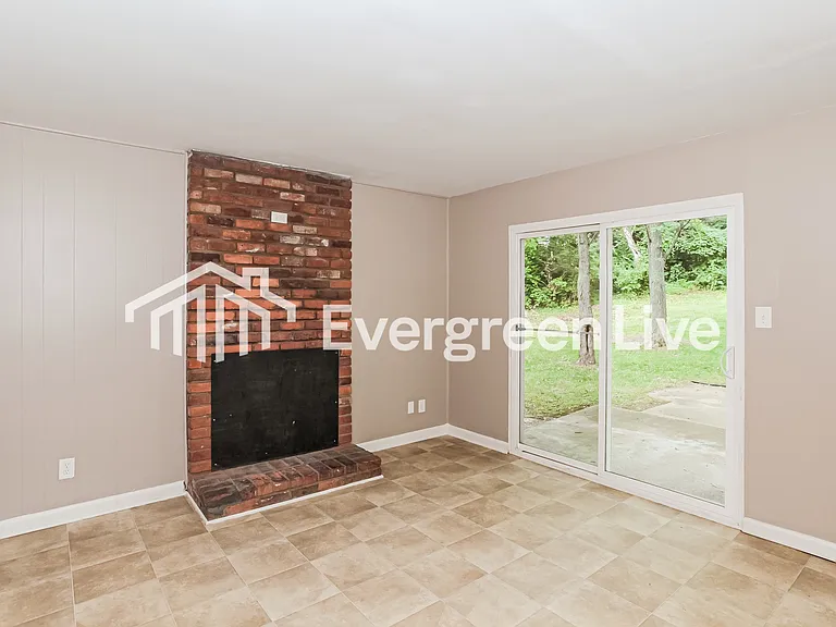 2424 Ambassador Dr — Photo 6