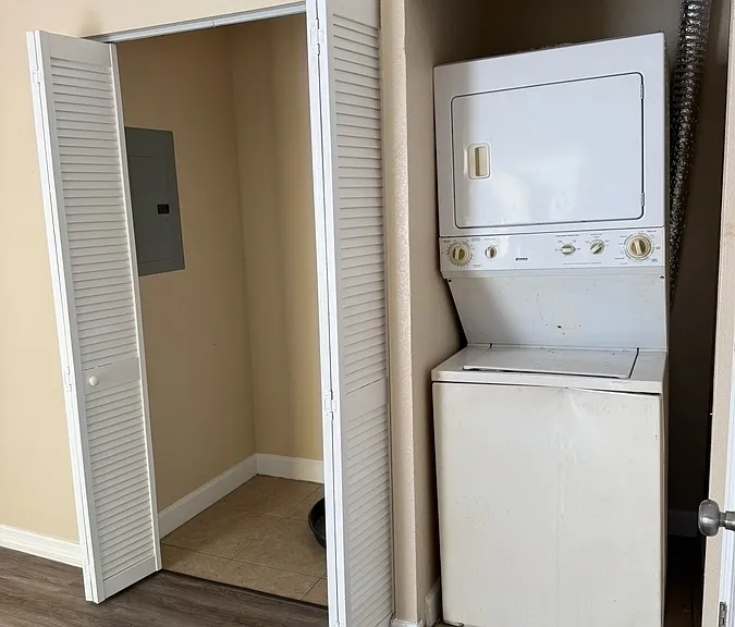 1143 Highland St N #2 — Photo 15