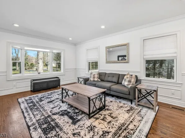 678 Mountain Ave, Wyckoff Twp., NJ 07481