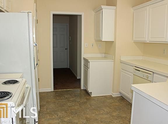 5th image of 14 Carriage Lake Dr