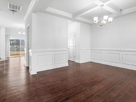 3rd image of 653 Highgarden Ln