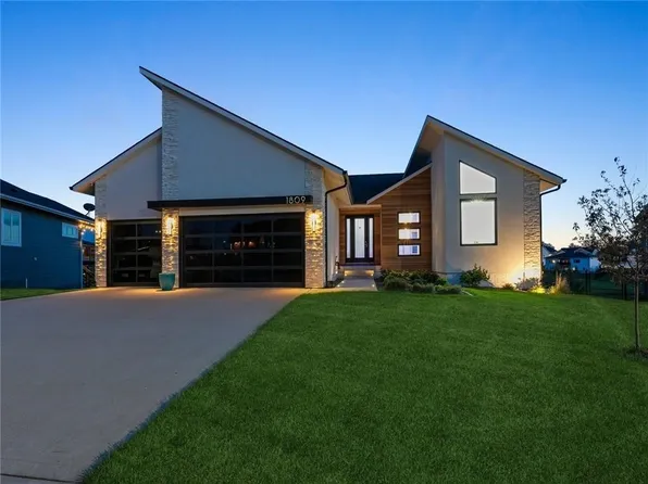 1809 Serenity Cir, Norwalk, IA 50211