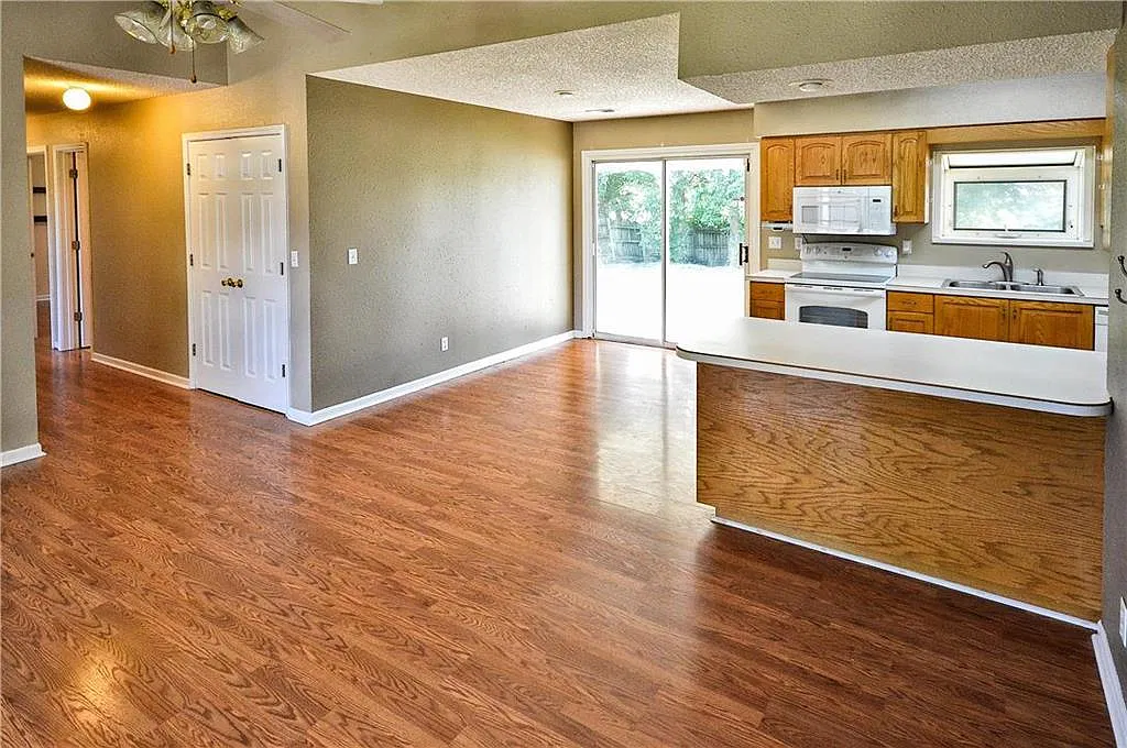 3 bed, 1250 sqft, $1,500 — Photo 4