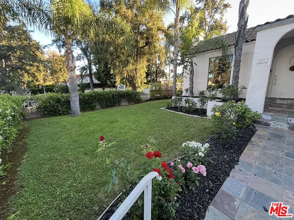 3 bed, 2.0 bath, 1517 sqft, $7,244 — Photo 4