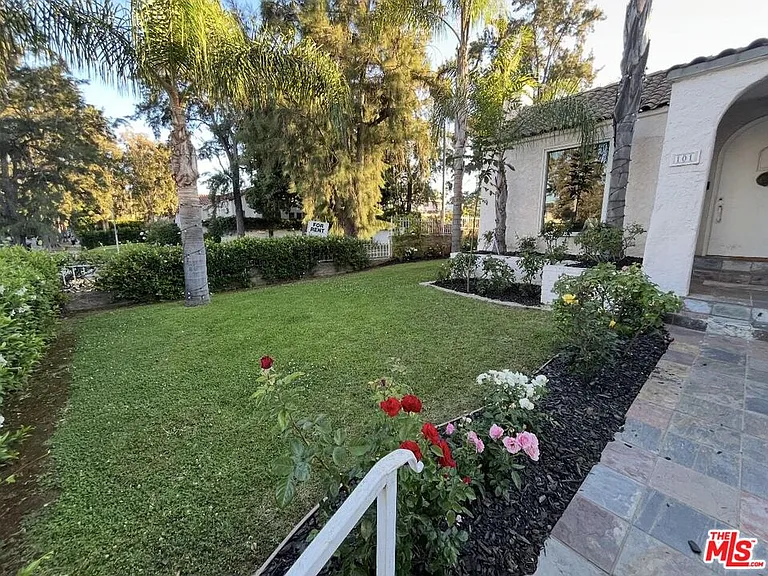 101 N La Peer Dr — Photo 4