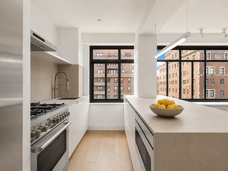 715 Park Ave #14B — Photo 3