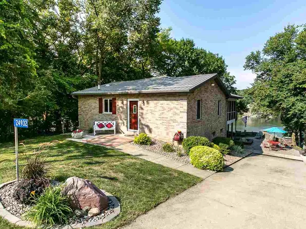 24932 208th Ave, Manchester, IA 52057