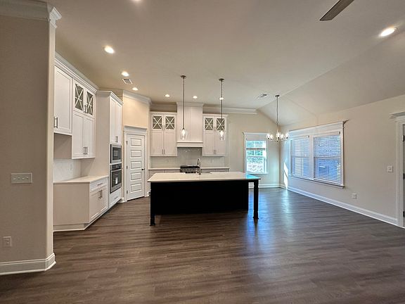 3rd image of 3141 Rosewood Drive